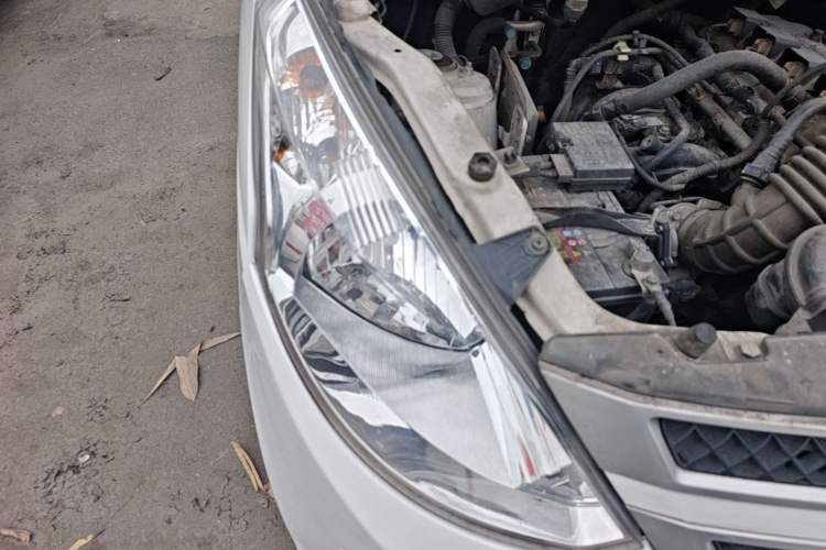 Used Wuling Rongguang V 2019 1.5L Practical Model China VI LAR Engine Bay Right