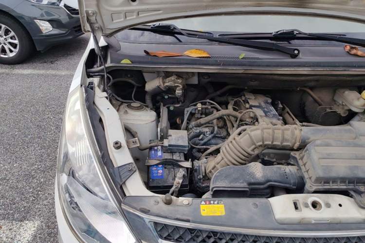 Used Wuling Rongguang V 2019 1.5L Standard Version China VI LAR Engine Bay Right