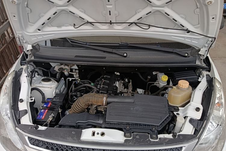 Used Wuling Rongguang V 2019 1.5L Practical Model China VI LAR Engine Bay