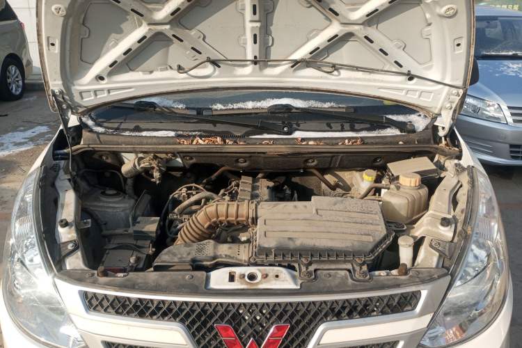 Used Wuling Rongguang V 2019 1.5L Practical Model China VI LAR Engine Bay