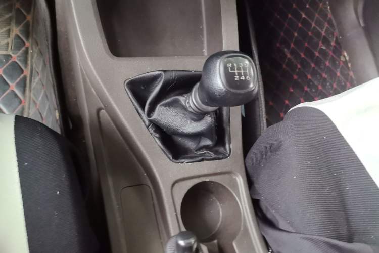 Used Wuling Rongguang V 2019 1.5L Standard Version China VI LAR Gear Lever