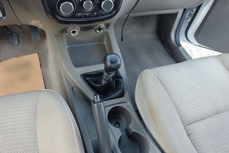 Used Wuling Rongguang V 2019 1.5L Window-Sealed Utility Model China VI LAR Gear Lever