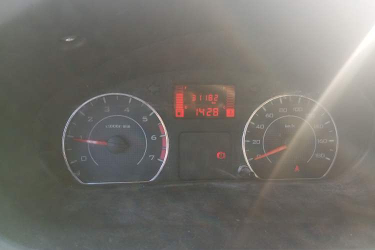 Used Wuling Rongguang V 2019 1.5L Practical Model China VI LAR Instrument Cluster