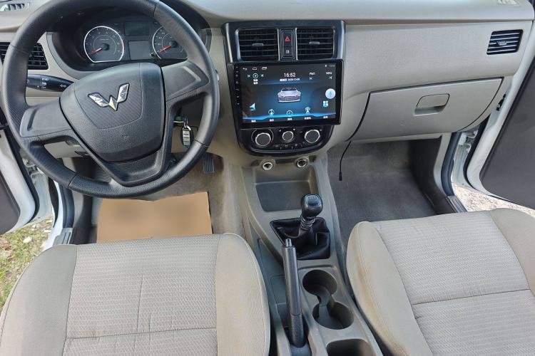 Used Wuling Rongguang V 2019 1.5L Window-Sealed Utility Model China VI LAR Interior 1