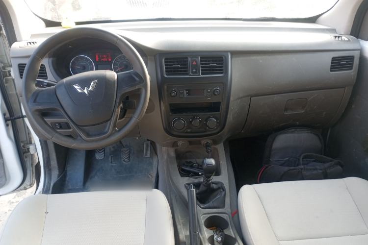 Used Wuling Rongguang V 2019 1.5L Practical Model China VI LAR Interior 2