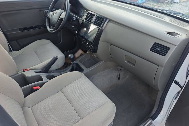 Used Wuling Rongguang V 2019 1.5L Window-Sealed Utility Model China VI LAR Interior 3