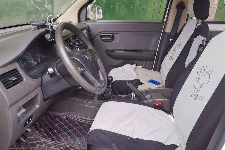 Used Wuling Rongguang V 2019 1.5L Standard Version China VI LAR Left Front Seat