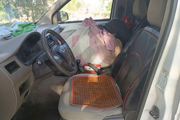 Used Wuling Rongguang V 2019 1.5L Window-Sealed Utility Model China VI LAR Left Front Seat