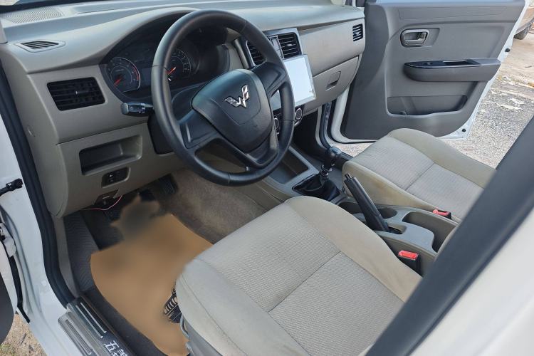 Used Wuling Rongguang V 2019 1.5L Window-Sealed Utility Model China VI LAR Left Front Seat