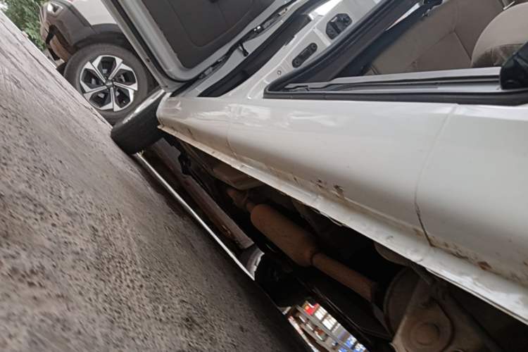 Used Wuling Rongguang V 2019 1.5L Practical Model China VI LAR Left Side Sill