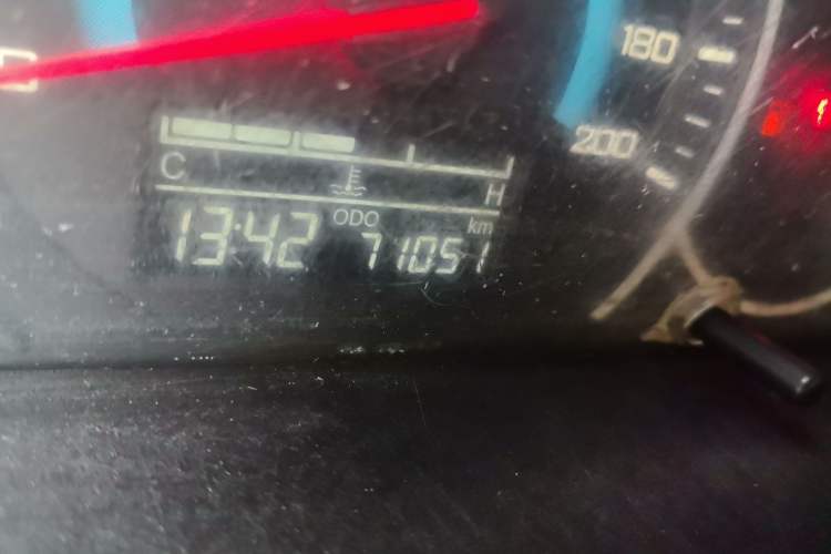 Used Wuling Rongguang V 2019 1.5L Standard Version China VI LAR Odometer Close Up