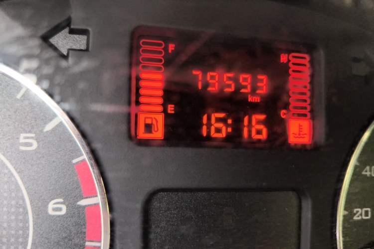 Used Wuling Rongguang V 2019 1.5L Standard Version China VI LAR Odometer Close Up