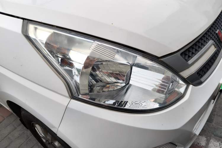 Used Wuling Rongguang V 2019 1.5L Standard Version China VI LAR Right Front Headlight