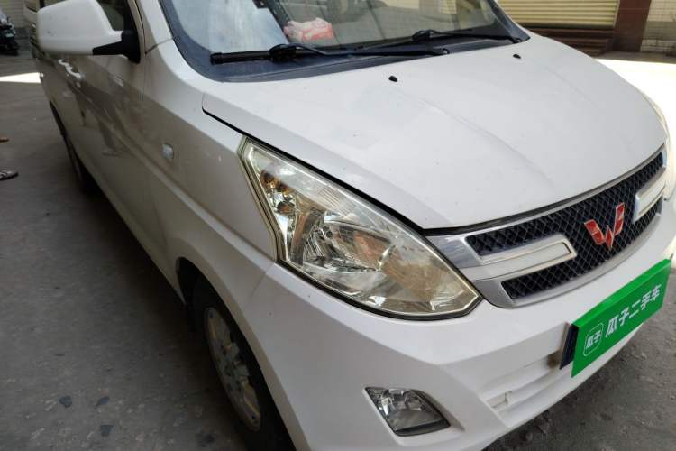Used Wuling Rongguang V 2019 1.5L Standard Version China VI LAR Right Front Headlight