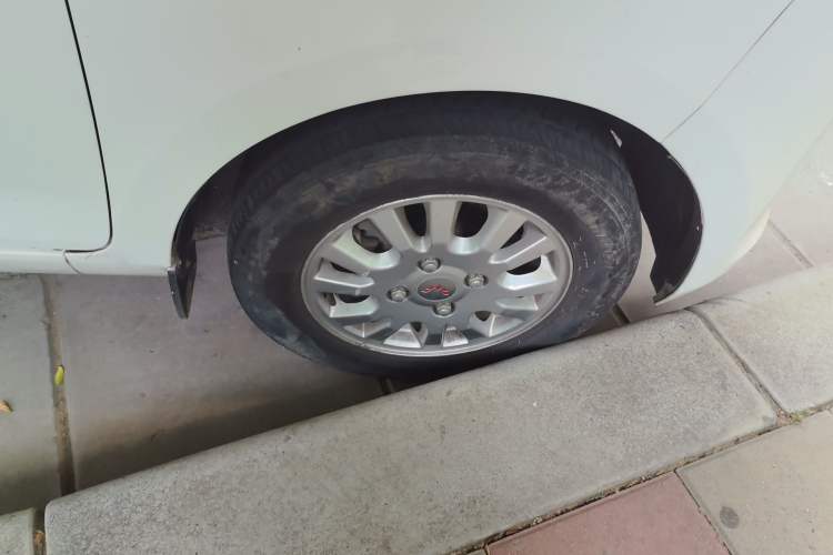 Used Wuling Rongguang V 2019 1.5L Standard Version China VI LAR Right Front Wheel Hub