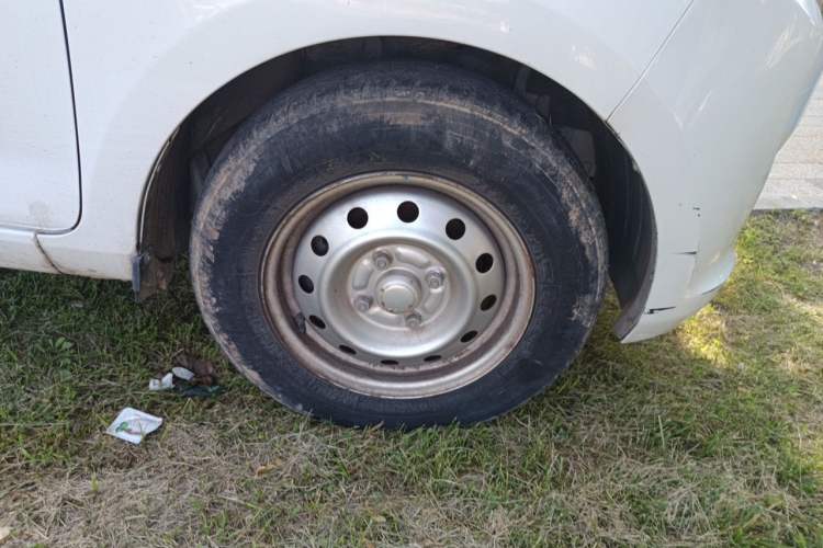 Used Wuling Rongguang V 2019 1.5L Window-Sealed Utility Model China VI LAR Right Front Wheel Hub