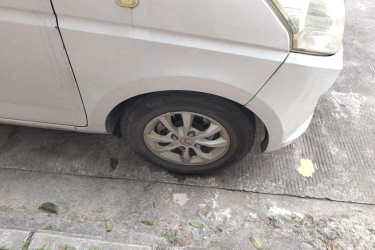 Used Wuling Rongguang V 2019 1.5L Standard Version China VI LAR Right Front Wheel Hub