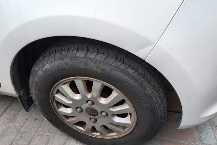 Used Wuling Rongguang V 2019 1.5L Standard Version China VI LAR Right Front Wheel Hub