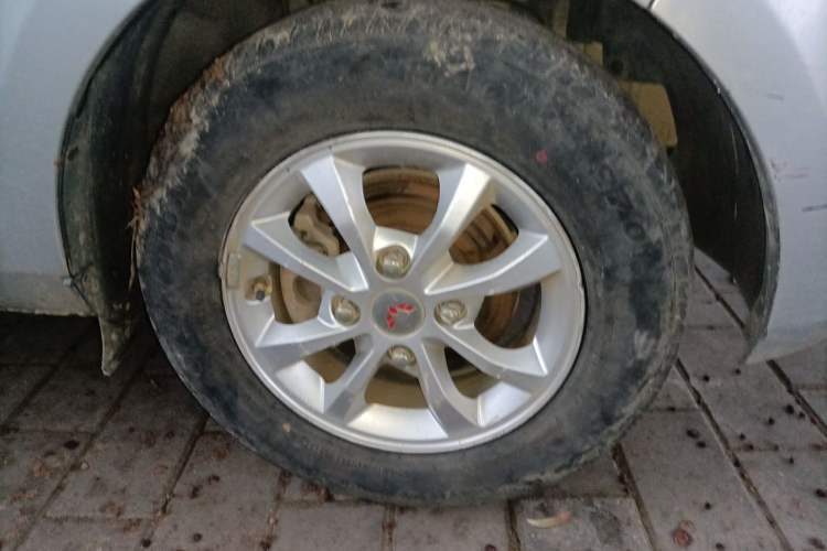 Used Wuling Rongguang V 2019 1.5L Standard Version China VI LAR Right Front Wheel Hub