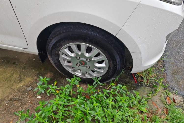 Used Wuling Rongguang V 2019 1.5L Standard Version China VI LAR Right Front Wheel Hub