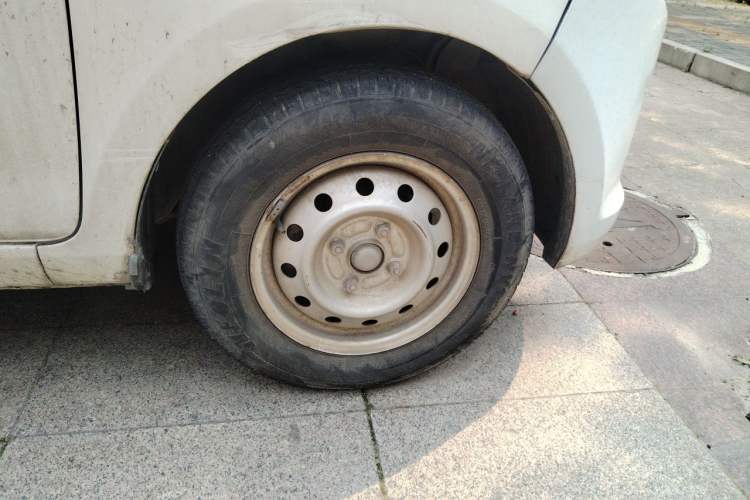 Used Wuling Rongguang V 2019 1.5L Practical Model China VI LAR Right Front Wheel Hub