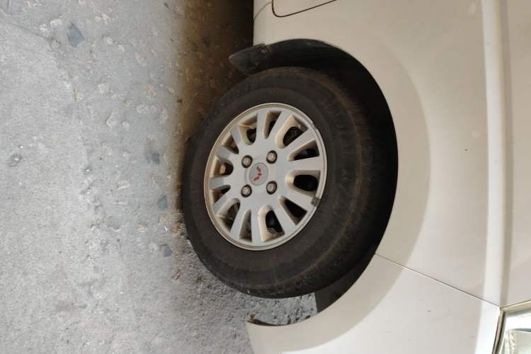 Used Wuling Rongguang V 2019 1.5L Standard Version China VI LAR Right Front Wheel Hub