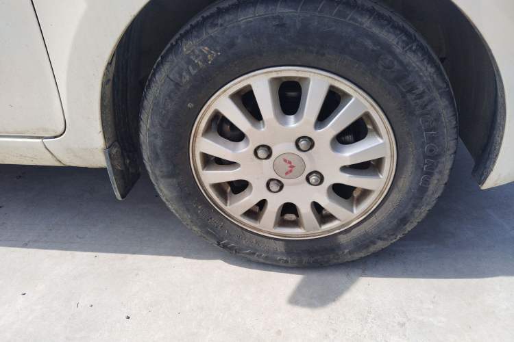 Used Wuling Rongguang V 2019 1.5L Standard Version China VI LAR Right Front Wheel Hub