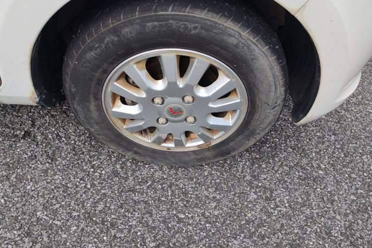 Used Wuling Rongguang V 2019 1.5L Standard Version China VI LAR Right Front Wheel Hub
