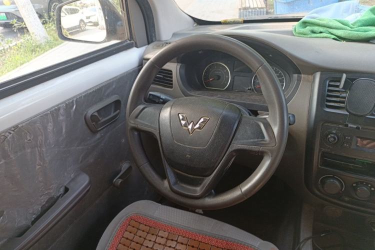 Used Wuling Rongguang V 2019 1.5L Window-Sealed Utility Model China VI LAR Steering Wheel