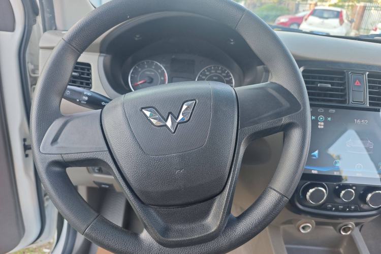 Used Wuling Rongguang V 2019 1.5L Window-Sealed Utility Model China VI LAR Steering Wheel