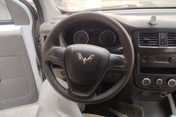 Used Wuling Rongguang V 2019 1.5L Practical Model China VI LAR Steering Wheel