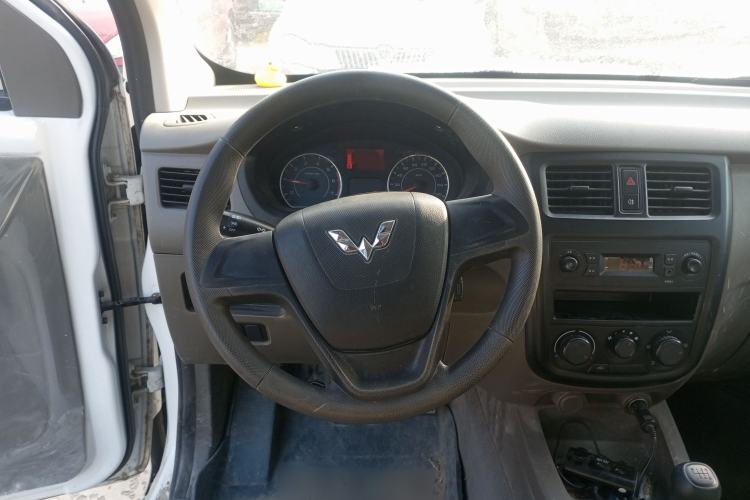 Used Wuling Rongguang V 2019 1.5L Practical Model China VI LAR Steering Wheel