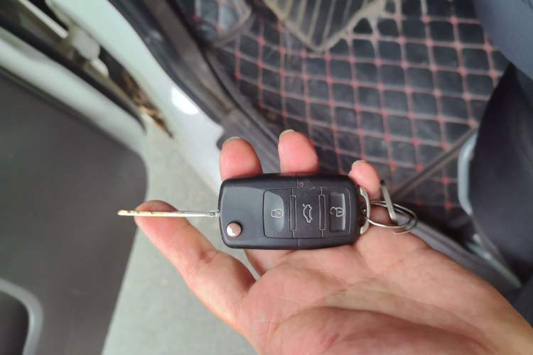 Used Wuling Rongguang V 2019 1.5L Standard Version China VI LAR Vehicle Key