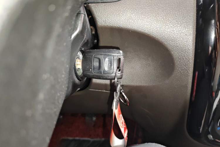 Used Wuling Rongguang V 2019 1.5L Standard Version China VI LAR Vehicle Key