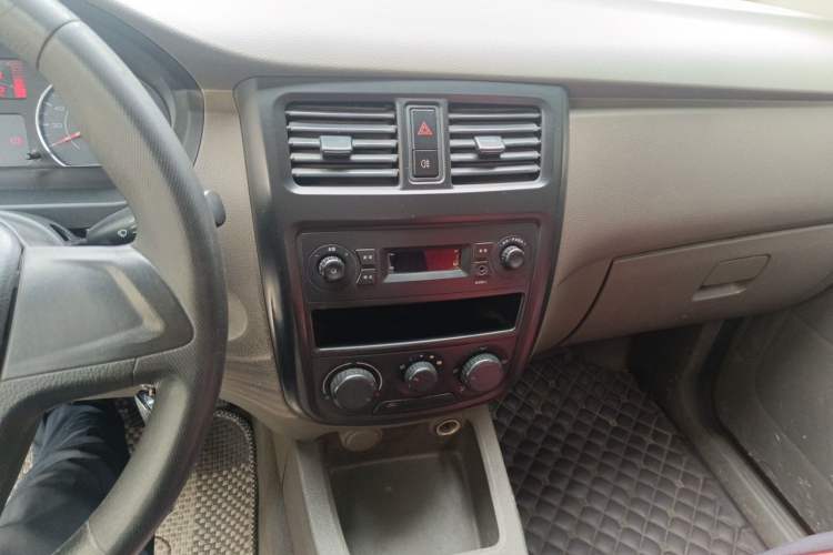 Used Wuling Rongguang V 2019 1.5L Practical Model China VI LAR Audio And AC Panel