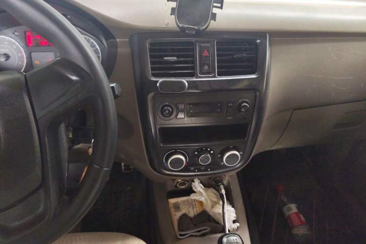 Used Wuling Rongguang V 2019 1.5L Practical Model China VI LAR Audio And AC Panel
