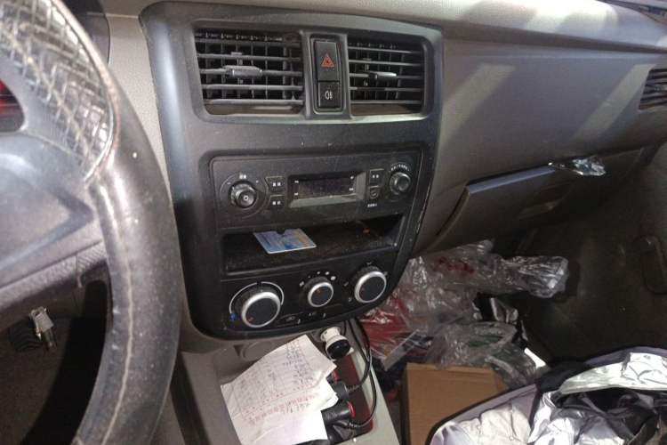 Used Wuling Rongguang V 2019 1.5L Window-Sealed Utility Model China VI LAR Audio And AC Panel