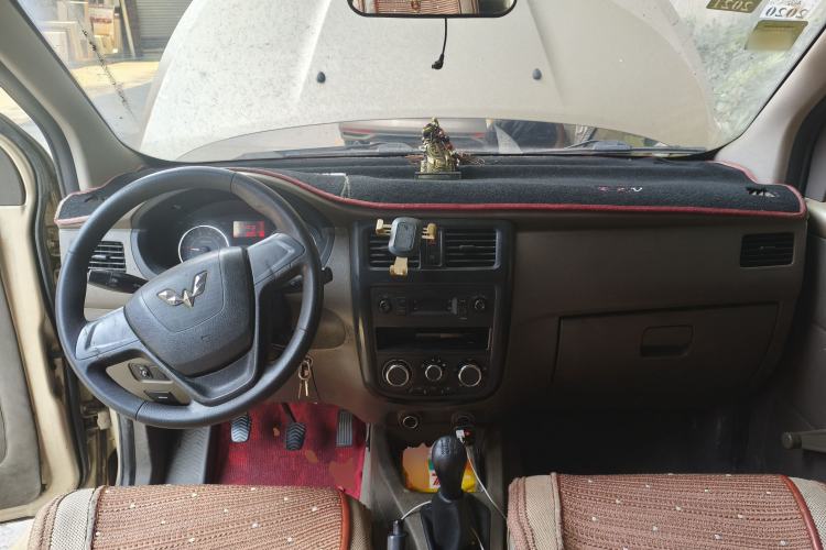 Used Wuling Rongguang V 2019 1.5L Van - Utility Model Center Console