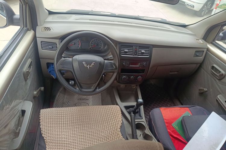 Used Wuling Rongguang V 2019 1.5L Practical Model China VI LAR Center Console