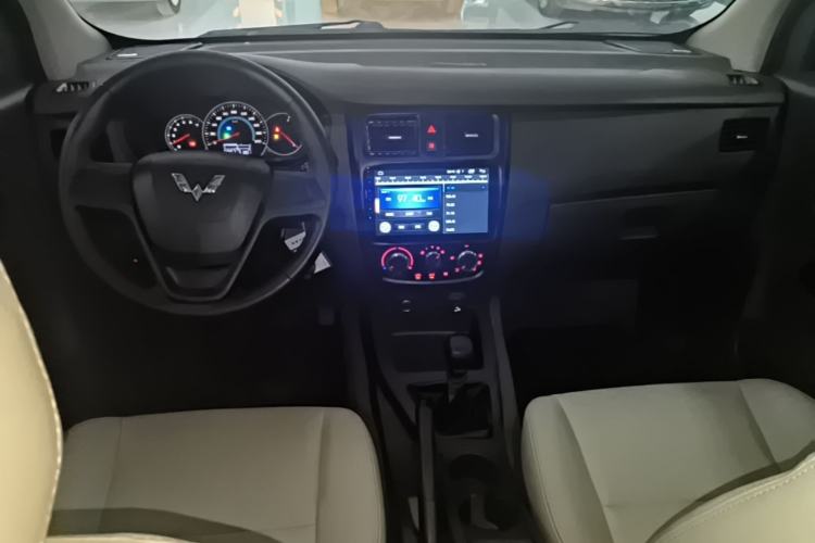 Used Wuling Rongguang V 2019 1.5L Standard Version China VI LAR Center Console