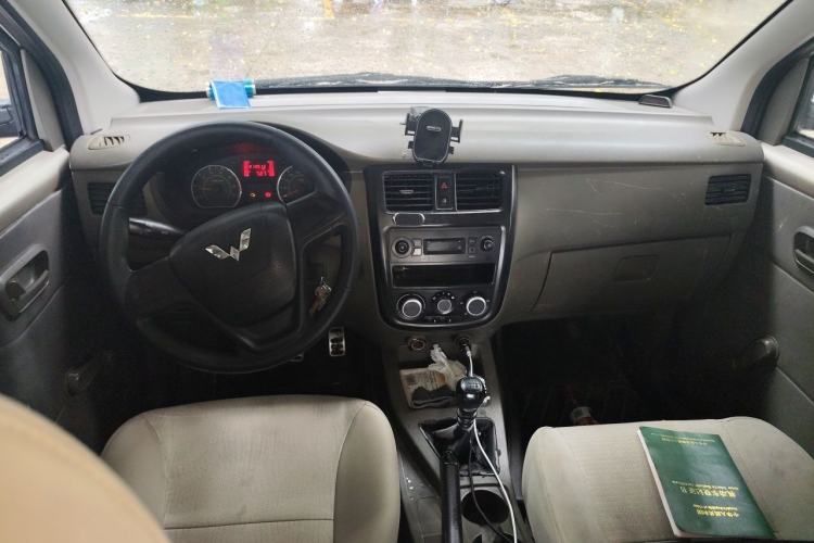 Used Wuling Rongguang V 2019 1.5L Practical Model China VI LAR Center Console