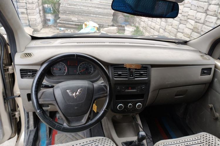 Used Wuling Rongguang V 2019 1.5L Practical Model China VI LAR Center Console