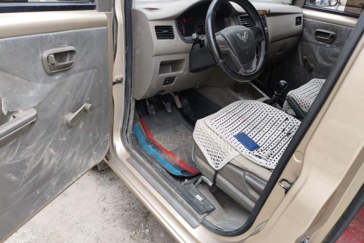 Used Wuling Rongguang V 2019 1.5L Practical Model China VI LAR Driver Seat
