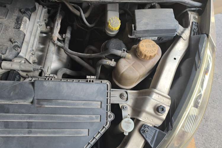 Used Wuling Rongguang V 2019 1.5L Van - Utility Model Engine Bay Left