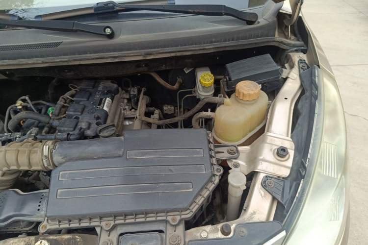 Used Wuling Rongguang V 2019 1.5L Practical Model China VI LAR Engine Bay Left