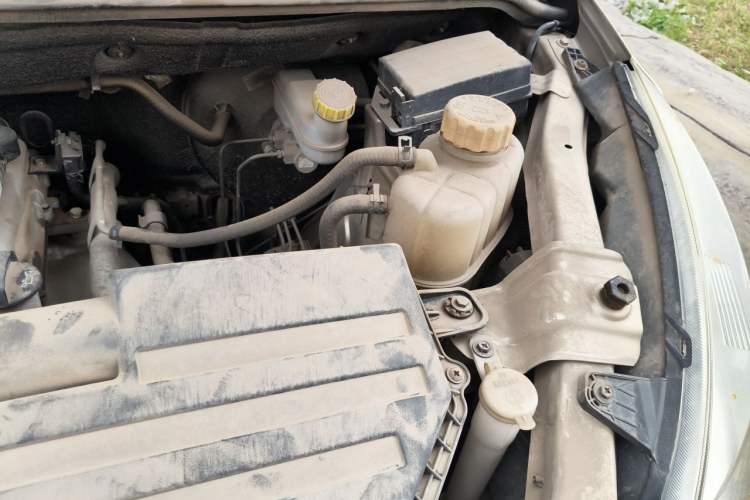 Used Wuling Rongguang V 2019 1.5L Practical Model China VI LAR Engine Bay Left