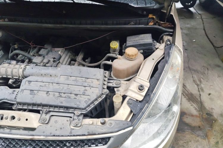 Used Wuling Rongguang V 2019 1.5L Practical Model China VI LAR Engine Bay Left