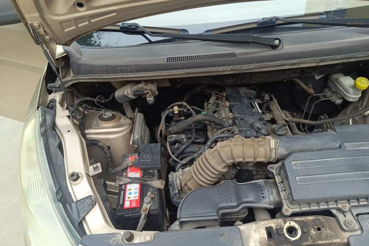Used Wuling Rongguang V 2019 1.5L Practical Model China VI LAR Engine Bay Right