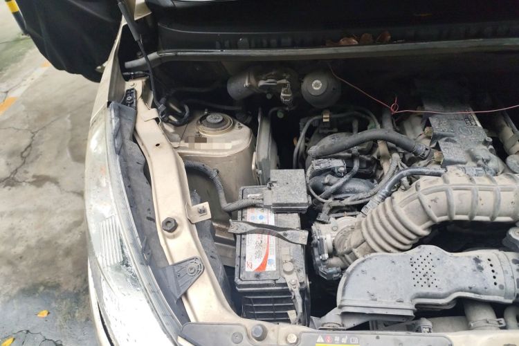 Used Wuling Rongguang V 2019 1.5L Practical Model China VI LAR Engine Bay Right