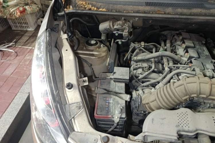 Used Wuling Rongguang V 2019 1.5L Window-Sealed Utility Model China VI LAR Engine Bay Right